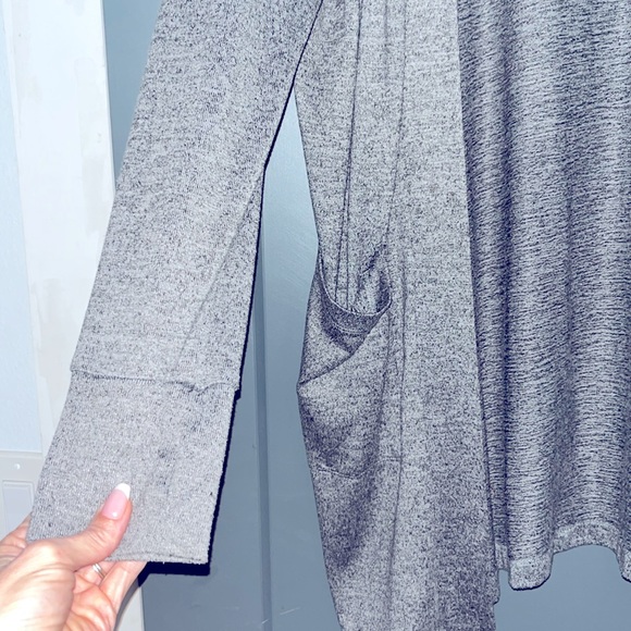 Long Sleeve Cardigan w/pockets - Picture 2 of 7